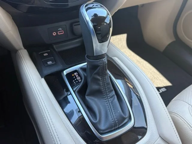 Used 2020 Green Nissan SL image 30