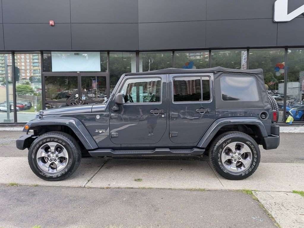 Used 2016 Black Jeep Unlimited Sahara image 10