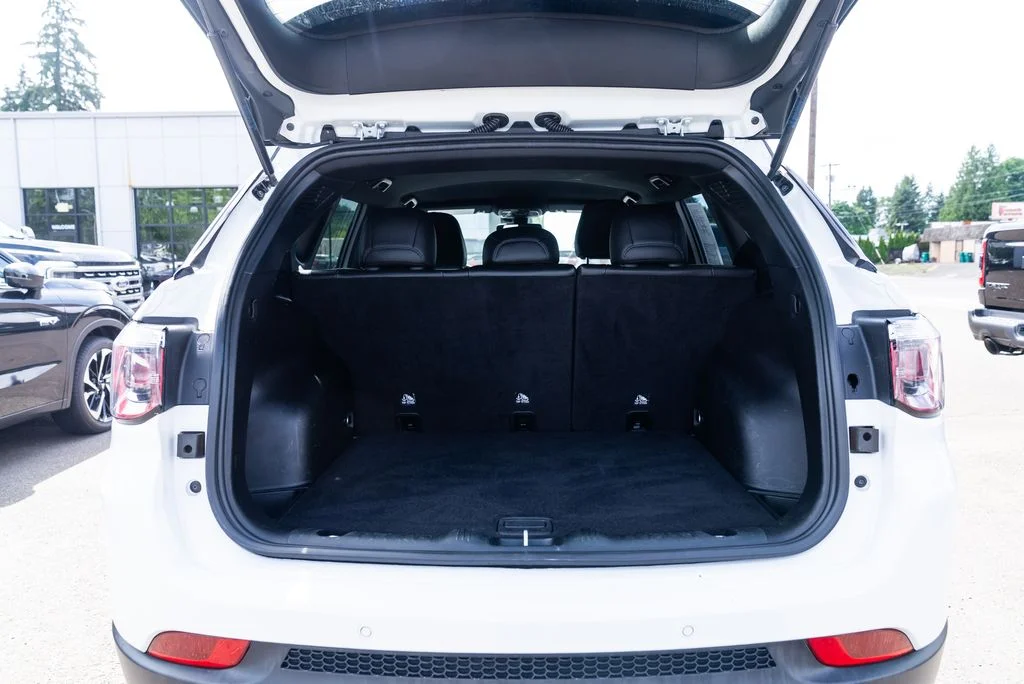 Used 2025 White Jeep Trailhawk image 7