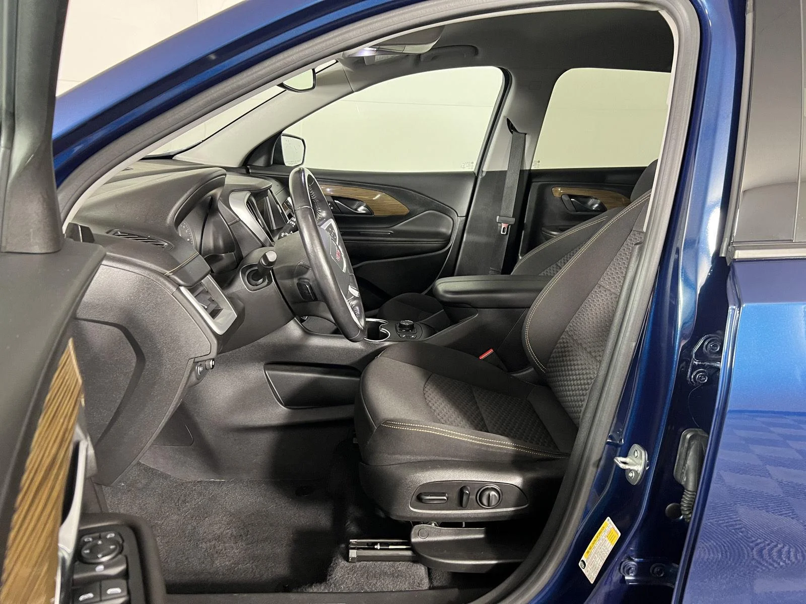 Used 2020 BLUE EMERALD METALLIC GMC SLE image 37