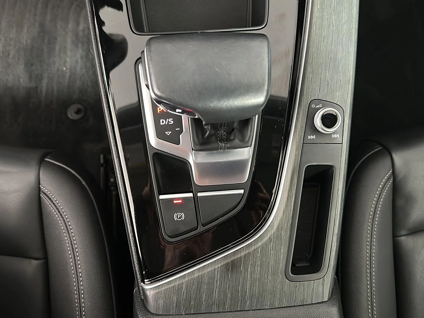 Used 2021 Manhattan Gray Metallic Audi Premium image 34
