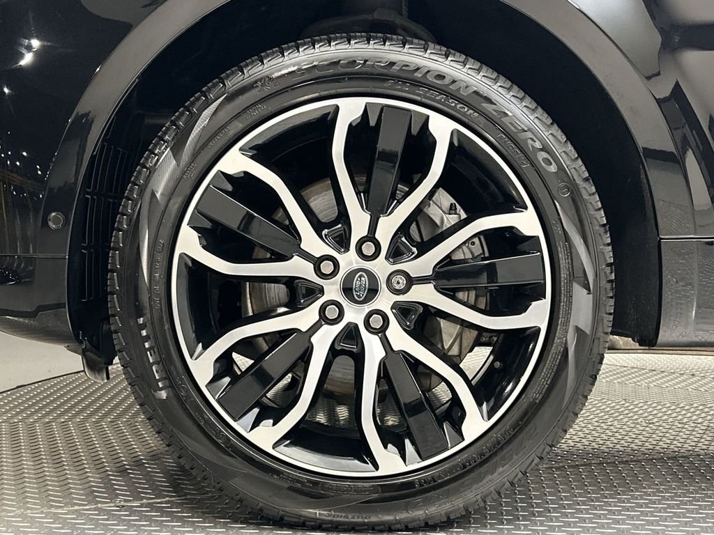 Used 2022 Santorini Black Metallic Land Rover HSE Silver Edition image 10