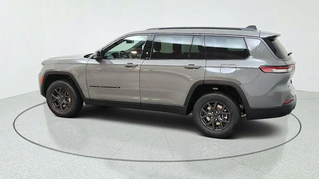 New 2027 Sting-Gray Clear-Coat Paint Jeep Laredo Altitude image 7