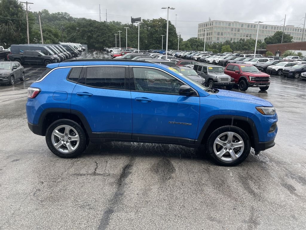 Used 2024 Blue Jeep Latitude image 7