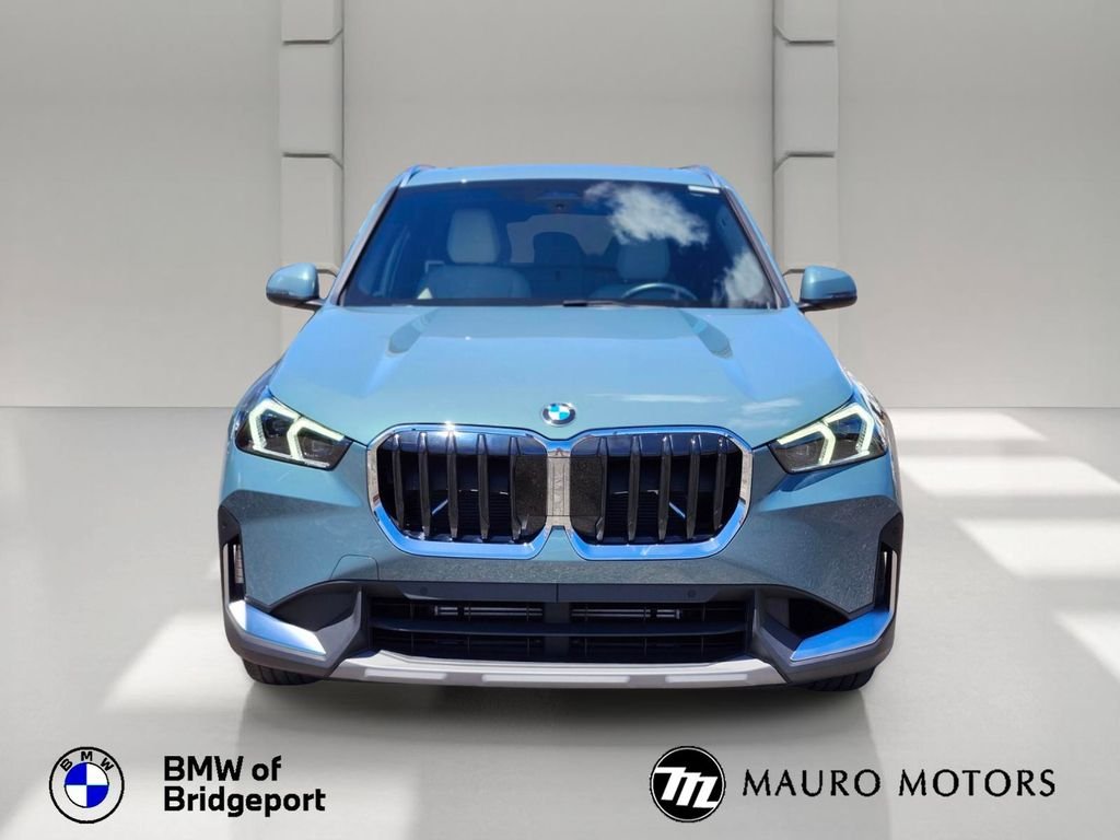 Used 2023 Green BMW xDrive28i image 9