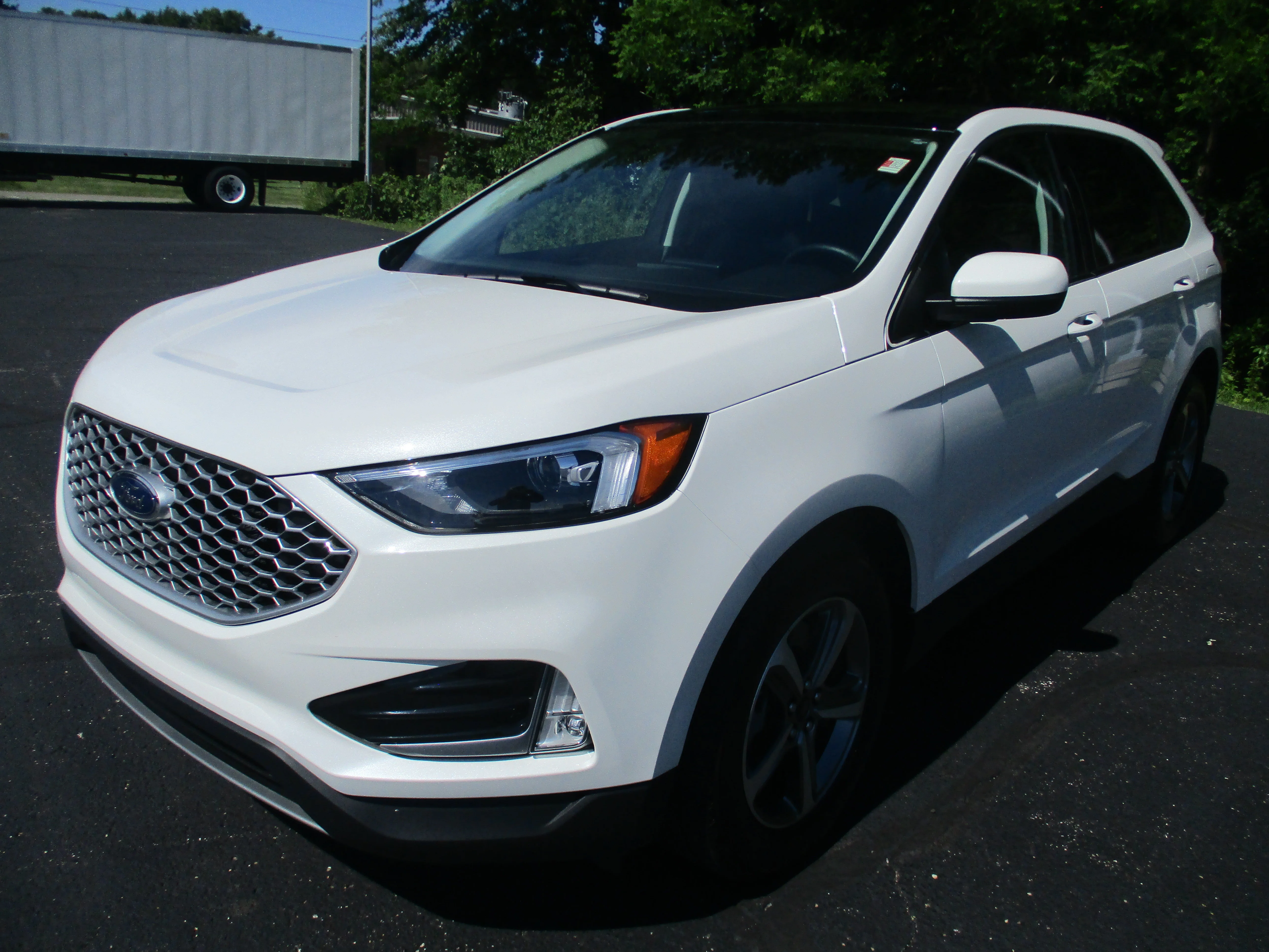 Used 2023 Star White Metallic Tri-Coat Ford SEL image 4