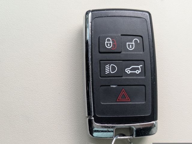 Used 2023 Fuji White Land Rover Autobiography image 33