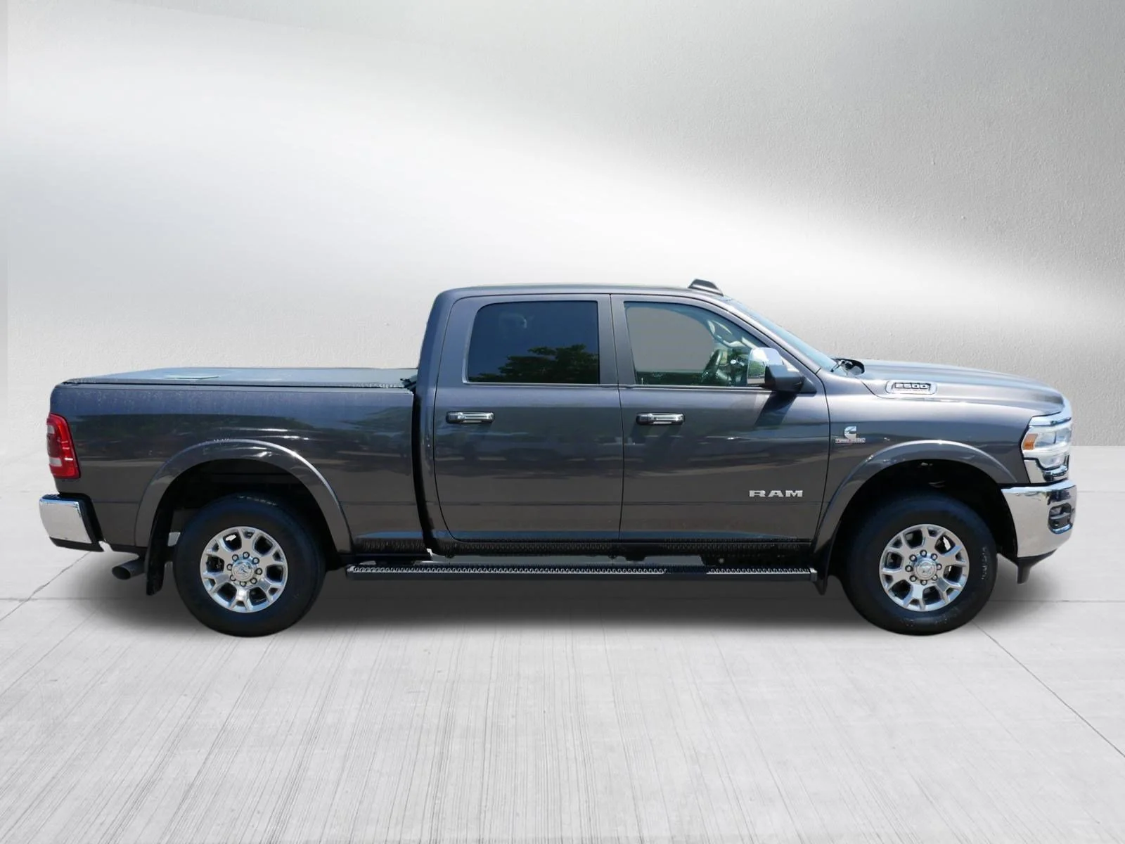 Used 2020 Granite Crystal Metallic Clearcoat Ram Laramie image 8