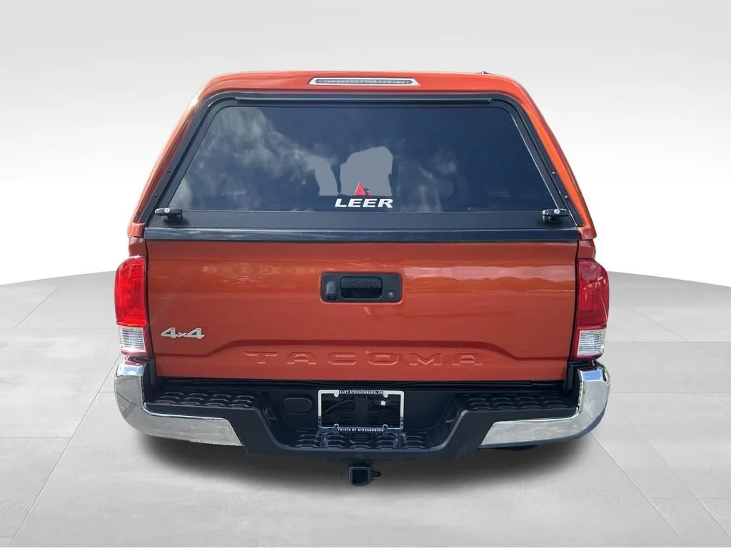 Used 2016 Red Toyota SR5 image 4