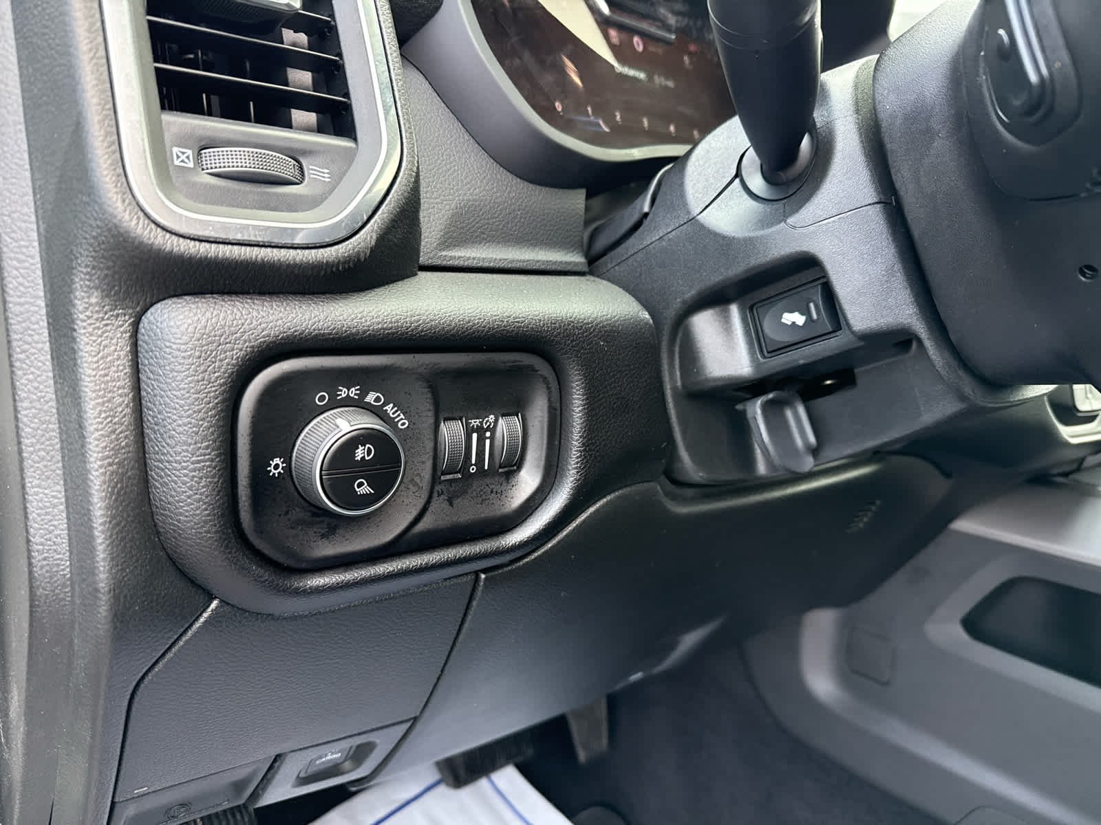 New 2026 Bright White Clear-Coat Exterior Paint RAM Laramie image 12