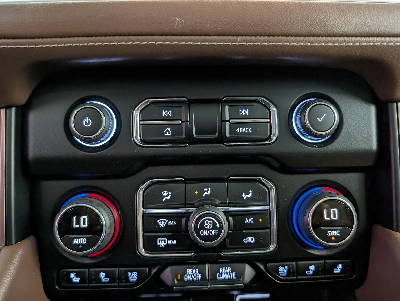 Used 2022 Pearl Chevrolet High Country image 31
