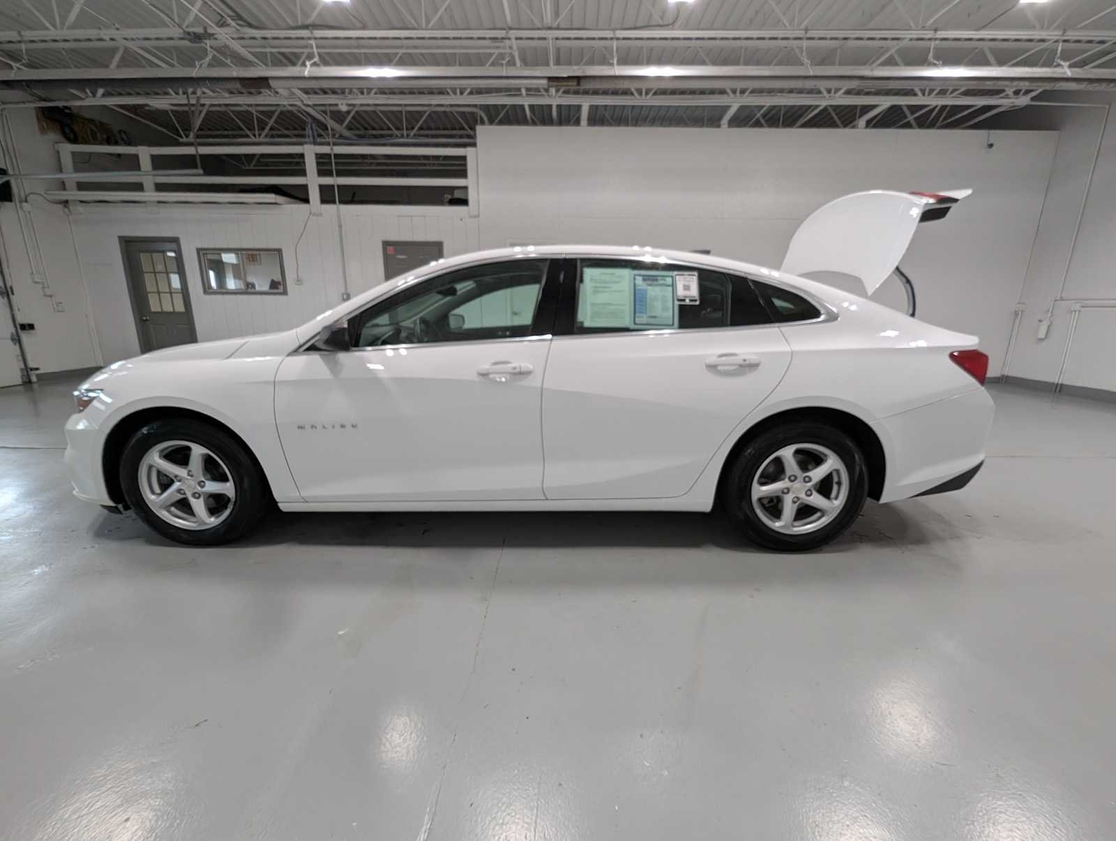 Used 2018 Summit White Chevrolet LS image 12
