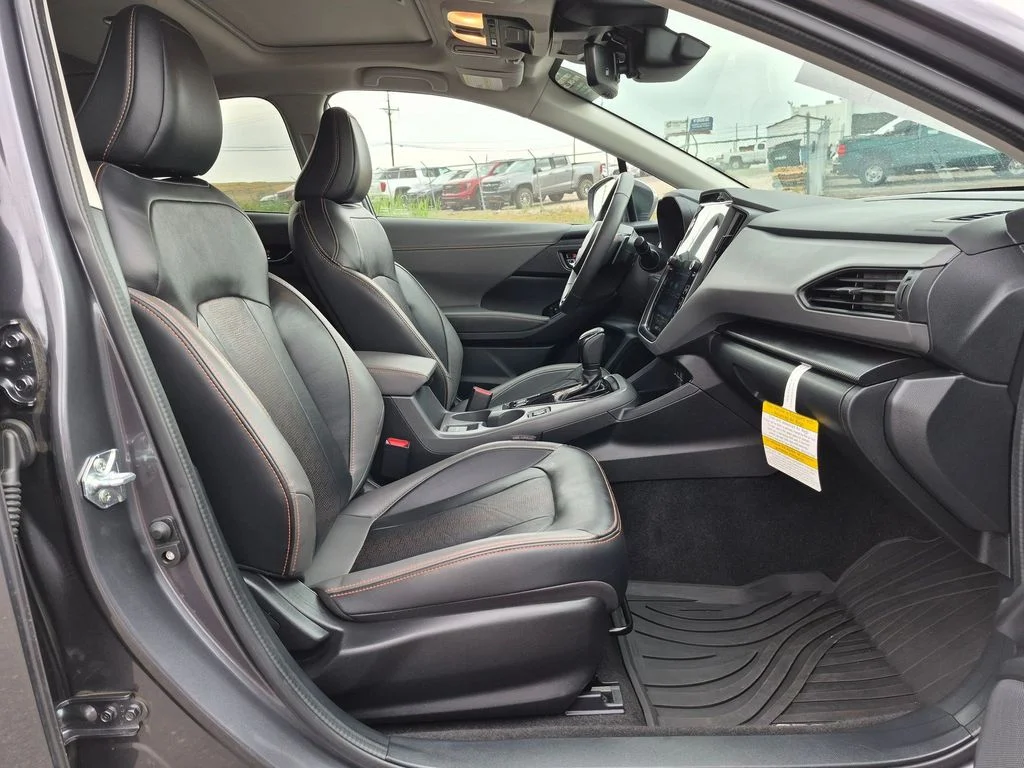 Used 2025 Magnetite Gray Metallic/Crystal Black Silica Subaru Limited image 23