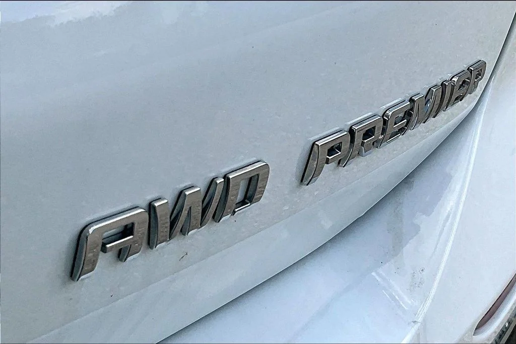 Used 2021 Summit White Chevrolet Premier image 23