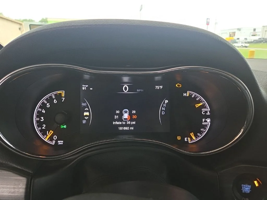 Used 2019 White/off-white Jeep Altitude image 15