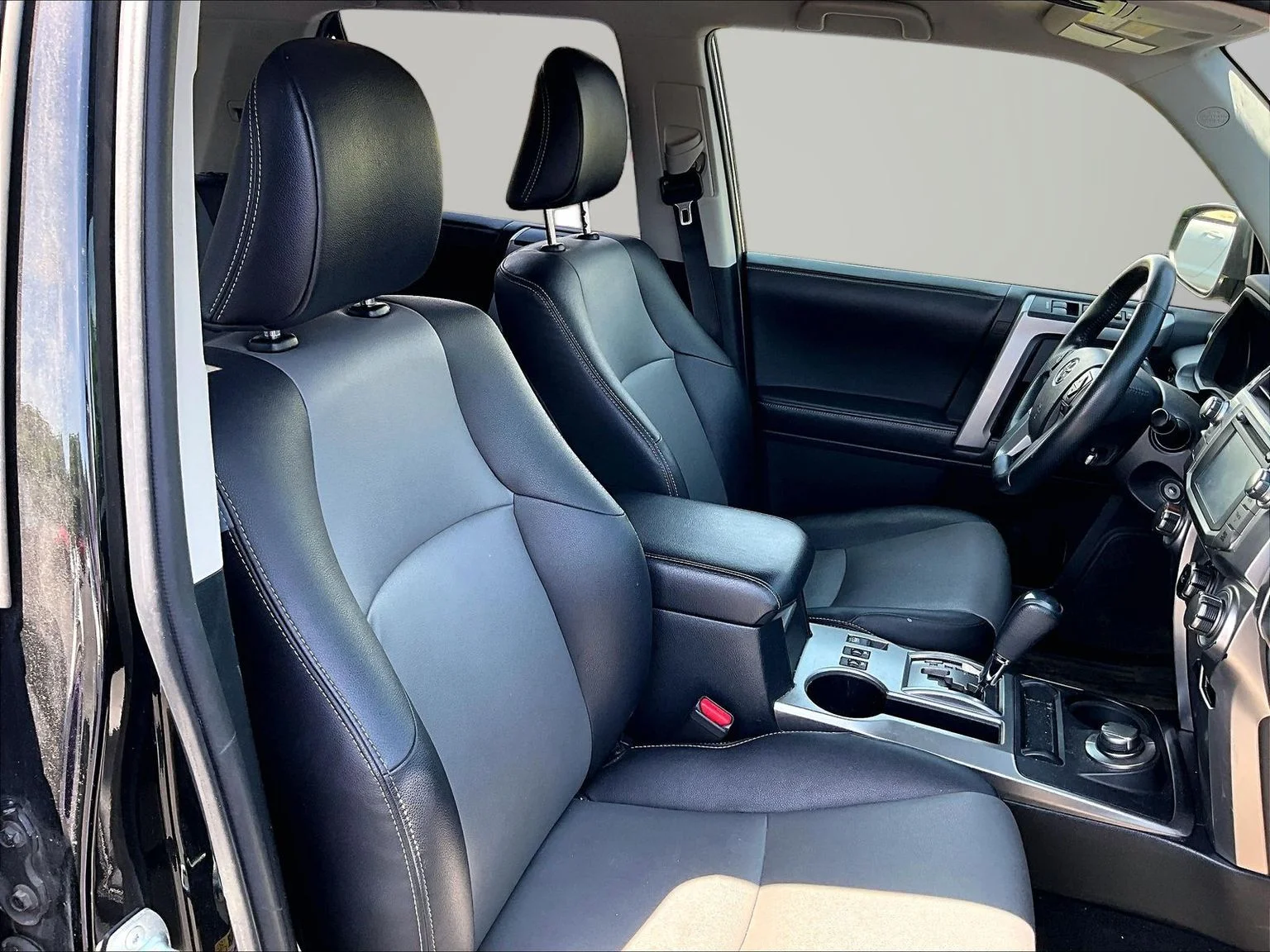 Used 2017 Black Toyota SR5 Premium image 7
