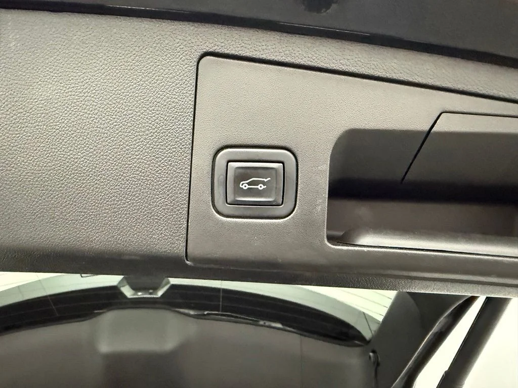 Used 2022 Black Cadillac Sport image 11