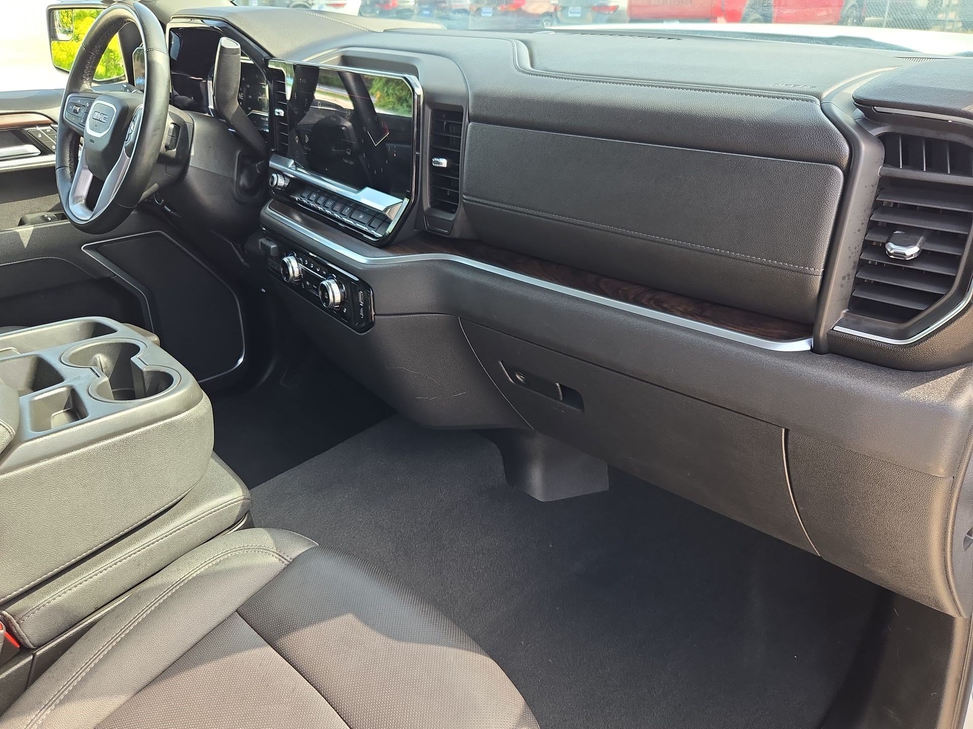 Used 2025 Summit White GMC SLT image 31