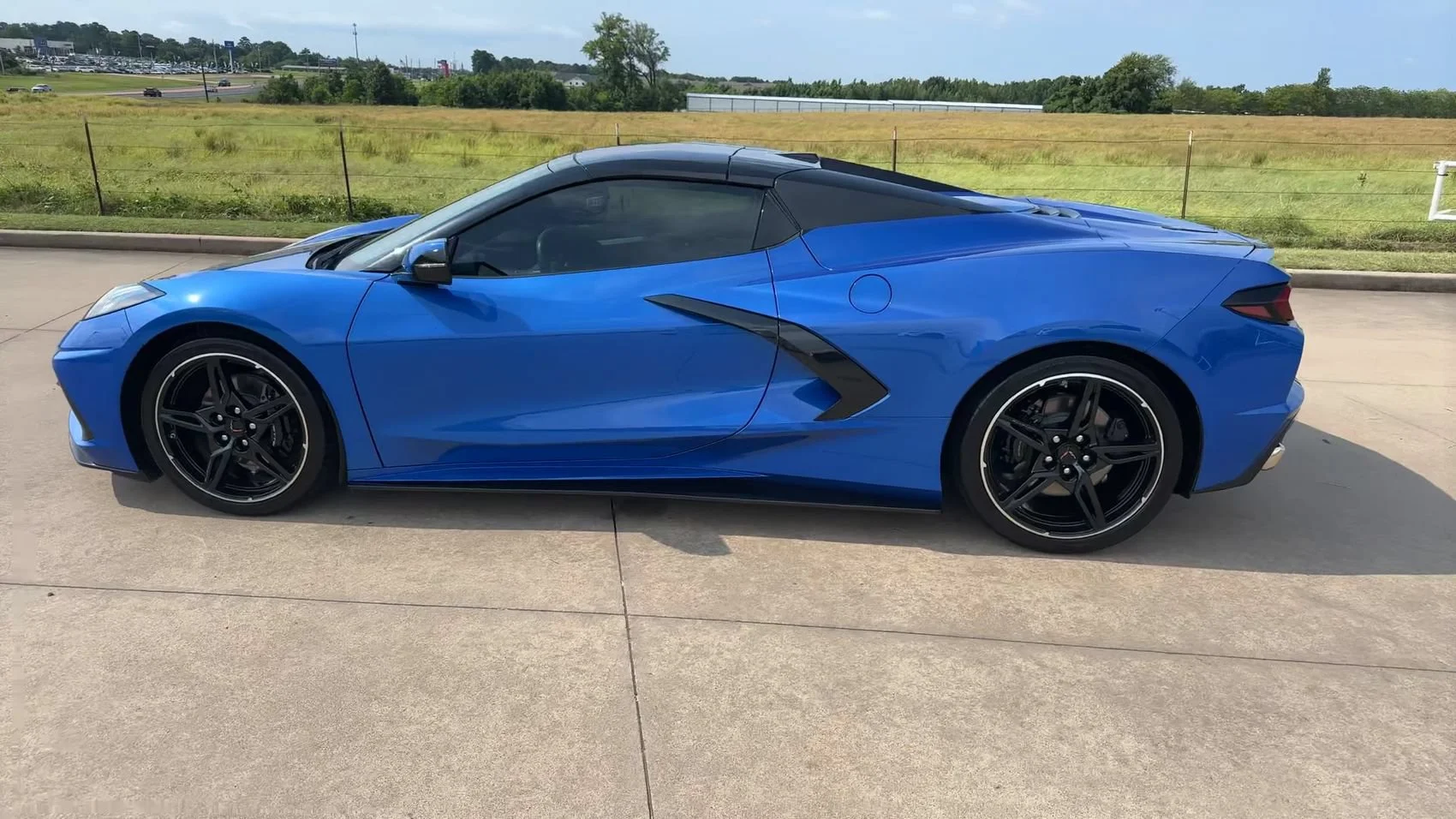 Used 2022 Elkhart Lake Blue Metallic Chevrolet 3LT image 6
