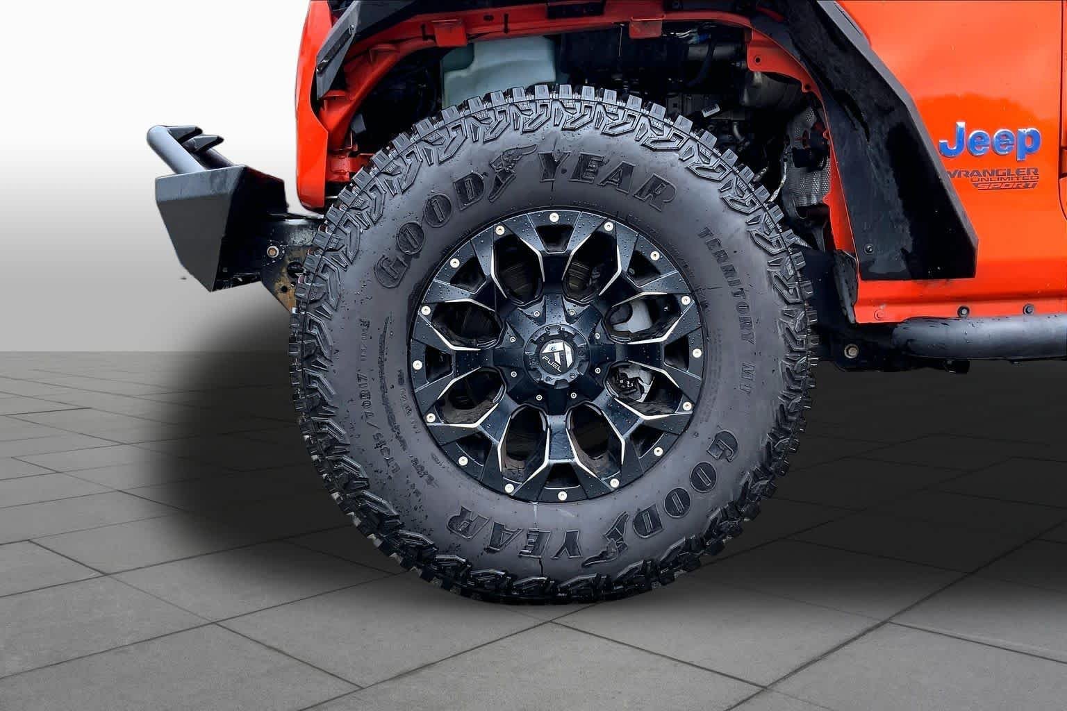 Used 2018 Punkn Metallic Clearcoat Jeep Sport S image 10