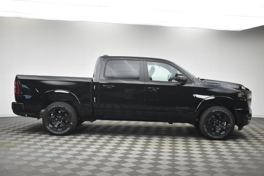 New 2027 Diamond Black Crystal Pearl-Coat Exterior Paint RAM Big Horn/Lone Star image 3