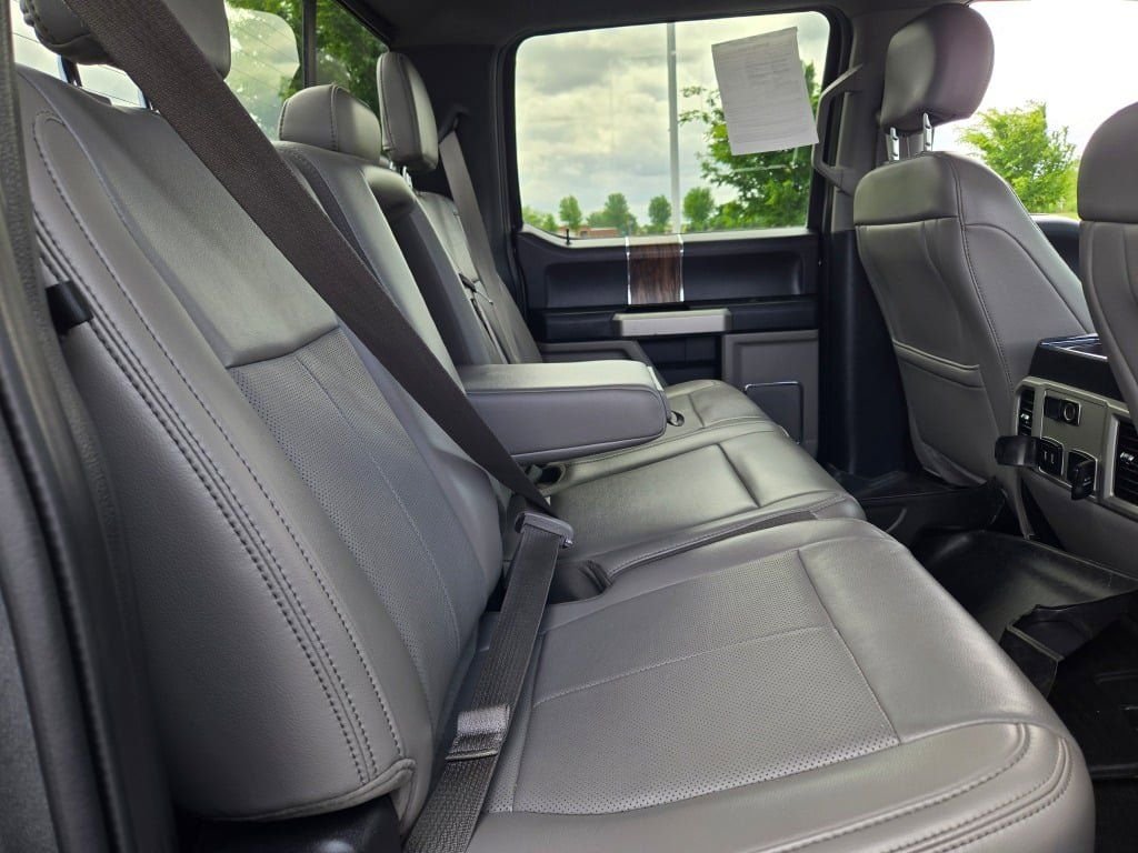 Used 2019 Magnetic Ford Lariat image 12