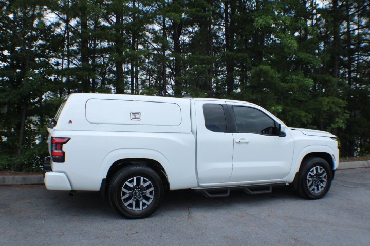 Used 2023 Glacier White Nissan SV image 3