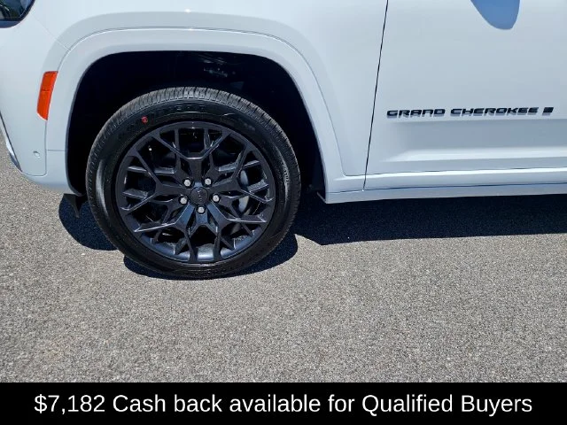 New 2026 Bright White Clear-Coat Exterior Paint Jeep Summit image 28
