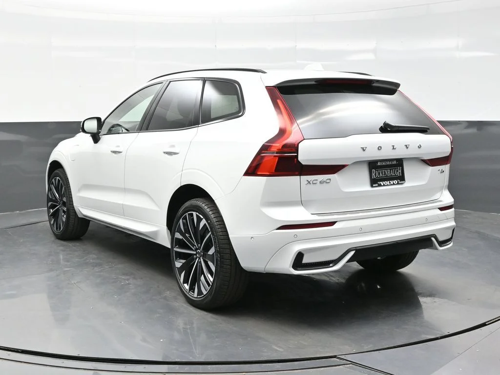 New 2026 Crystal White Volvo T8 Ultra image 5
