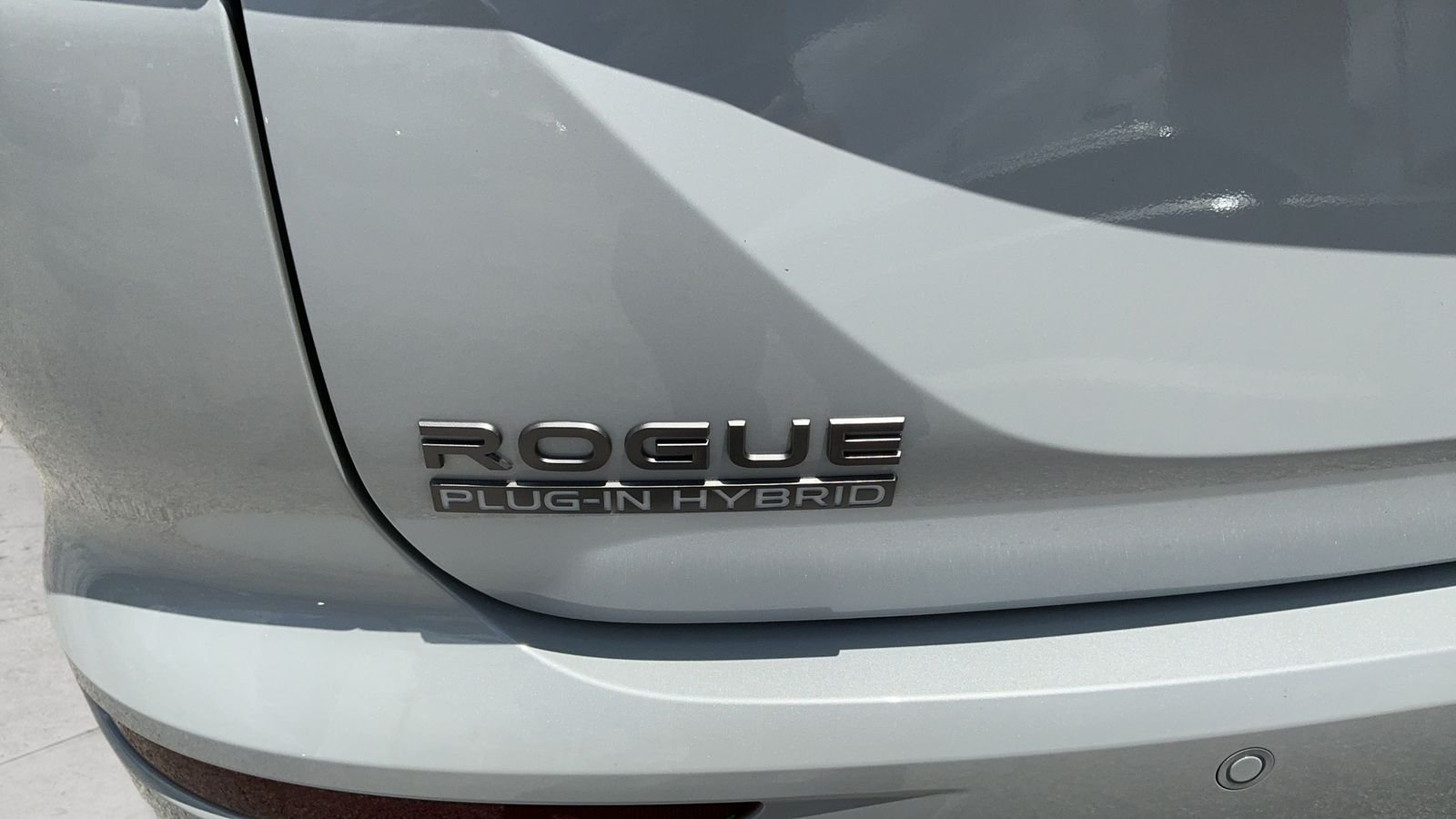 New 2026 White Nissan SL image 20