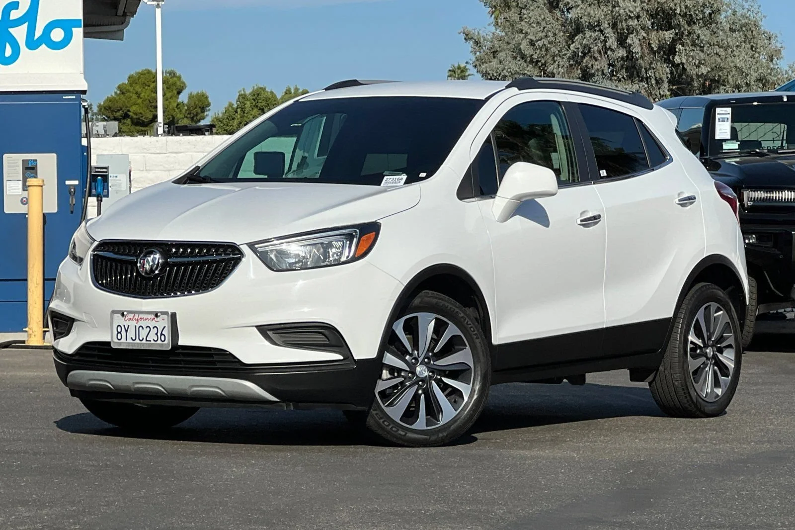 Used 2021 (Includes (MDP) Anthracite lower exterior accent color, Paint code W598F.) Buick Preferred image 8