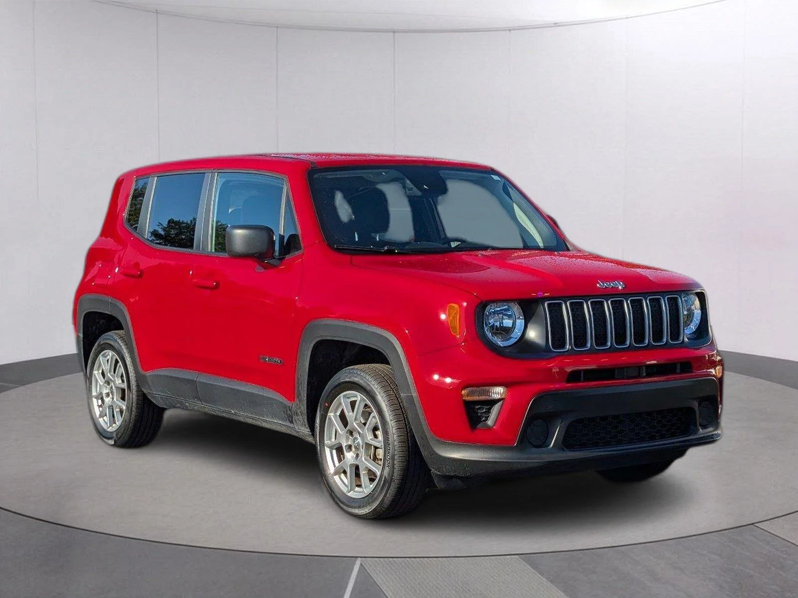 Used 2023 Colorado Red Clearcoat Jeep Latitude image 9