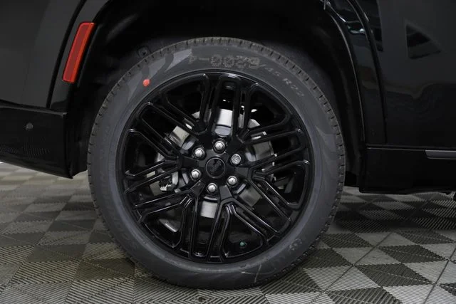 New 2026 High Gloss Black Exterior Paint Jeep Limited Reserve image 32