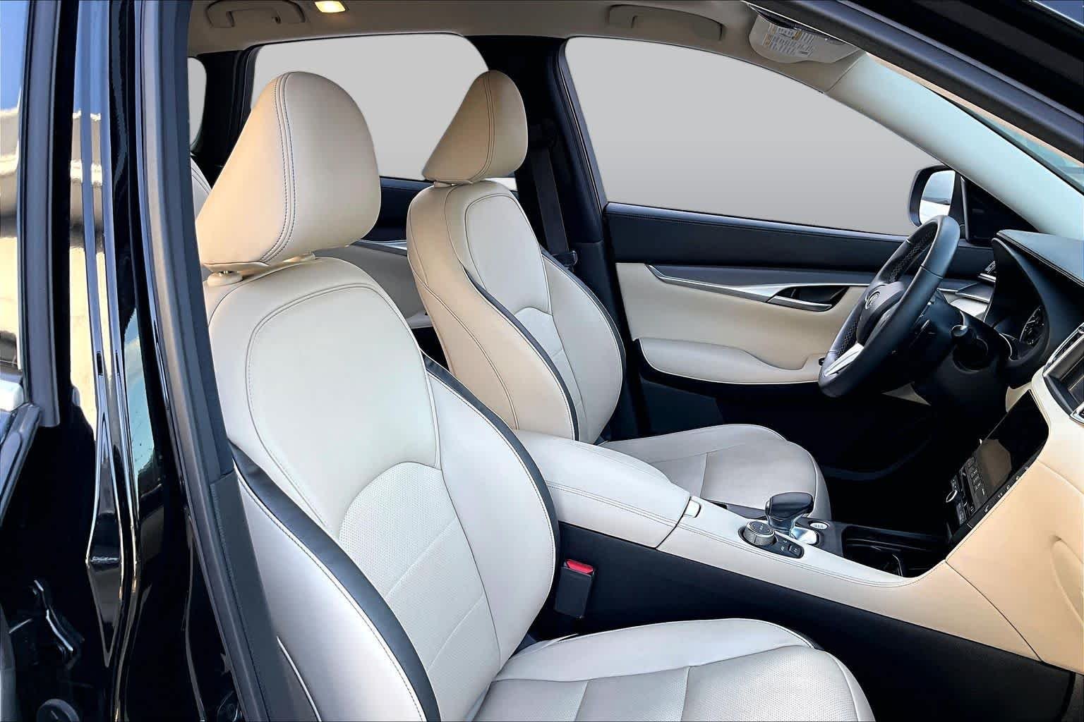 Used 2022 Black Obsidian INFINITI LUXE image 9