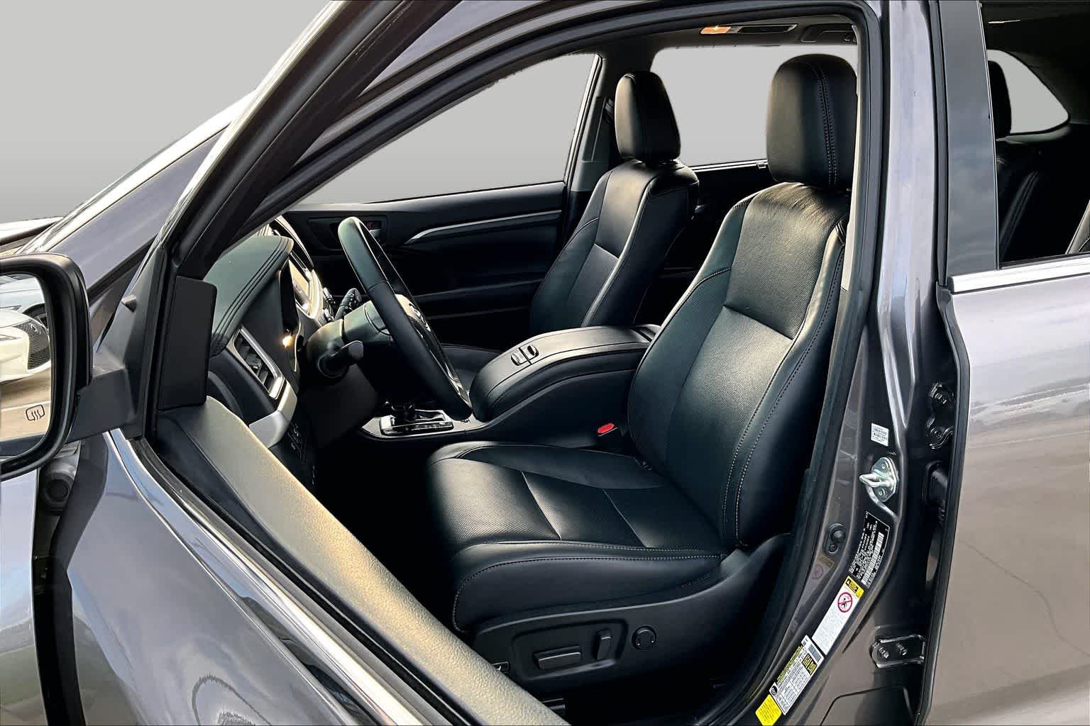 Used 2019 Predawn Gray Mica Toyota Limited Platinum image 8
