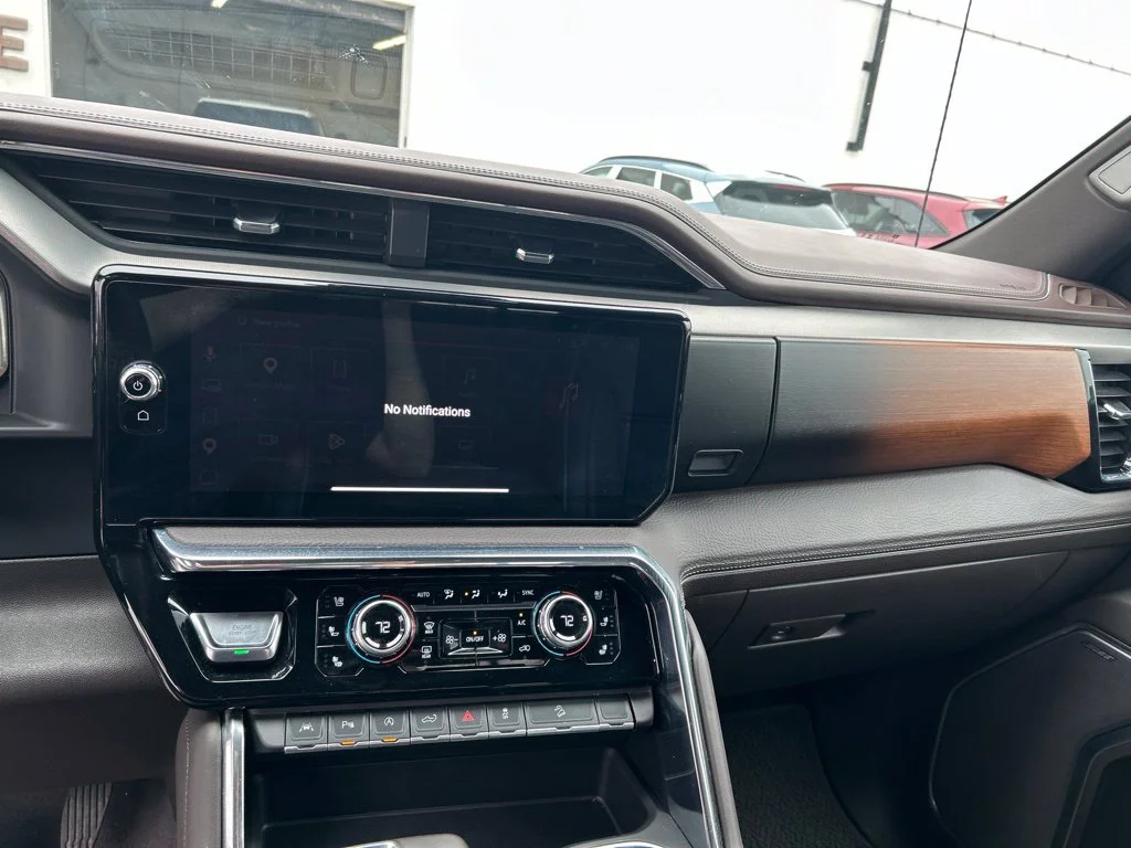 Used 2025 White GMC Denali image 13