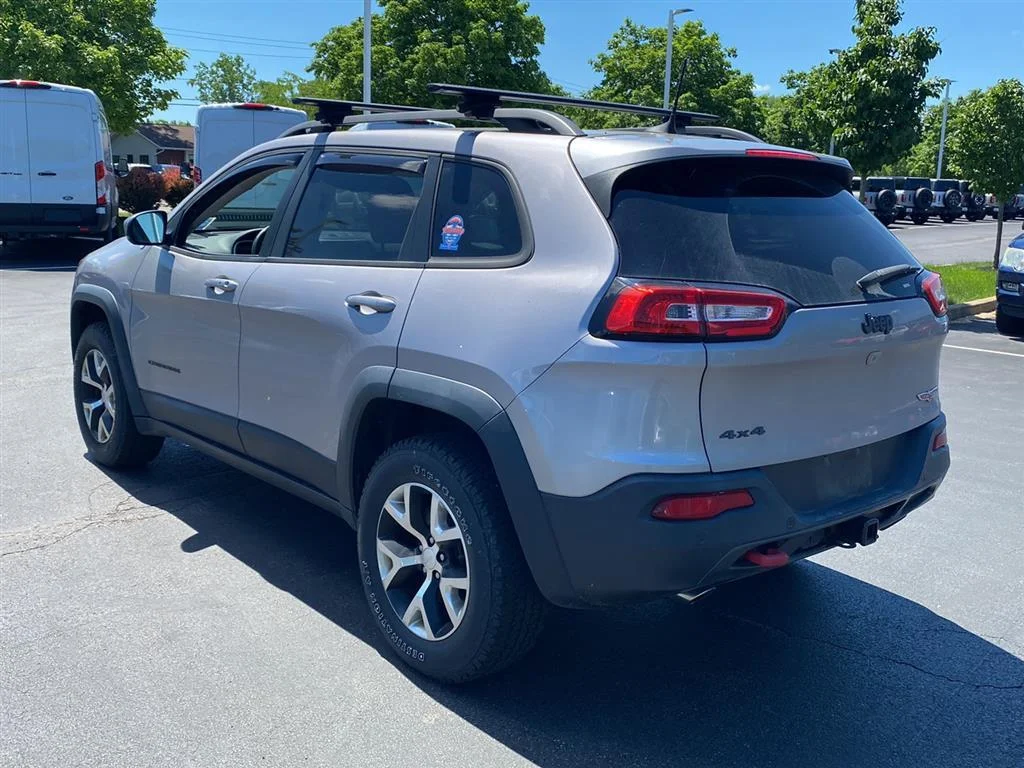 Used 2018 Billet Silver Metallic Clearcoat Jeep Trailhawk image 8