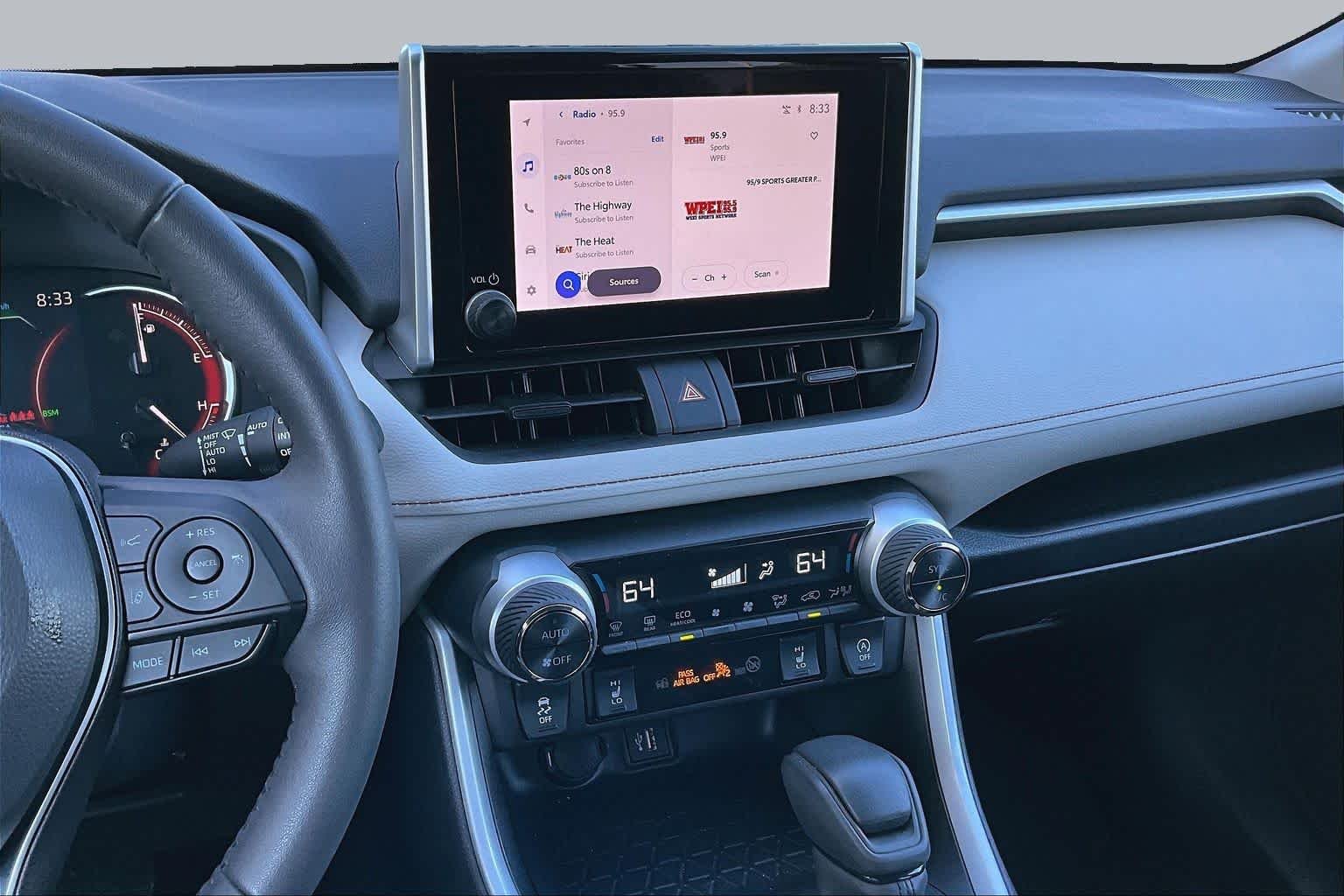 2025 Toyota RAV4 XLE - Photo 12