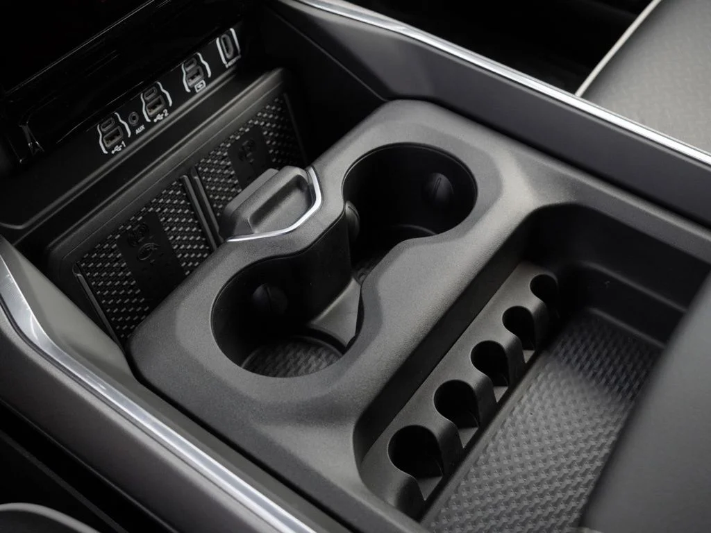 New 2026 Diamond Black Crystal Pearl-Coat Exterior Paint RAM Laramie image 16
