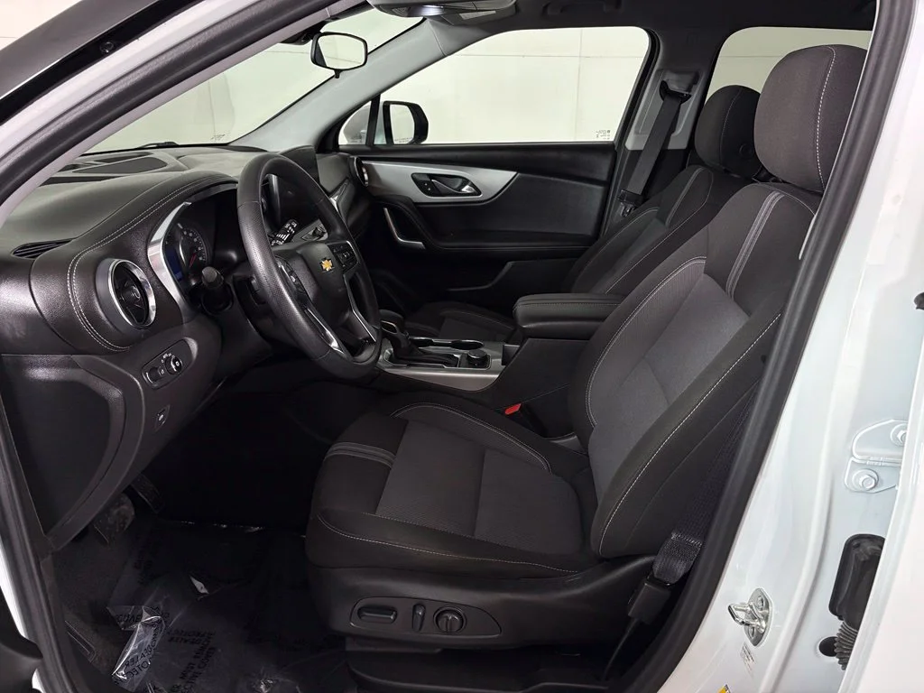 Used 2025 Summit White Chevrolet LT image 16