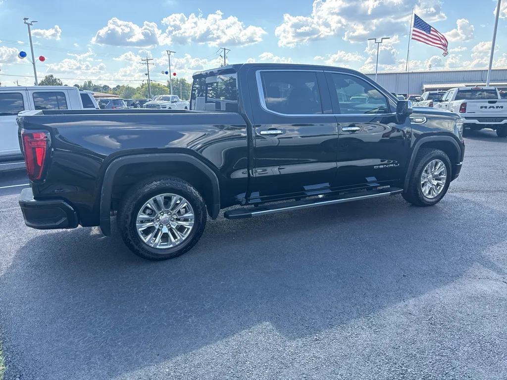 Used 2025 Onyx Black GMC Denali image 4