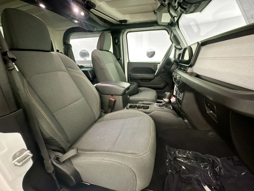 Used 2025 White Jeep Sport S image 27