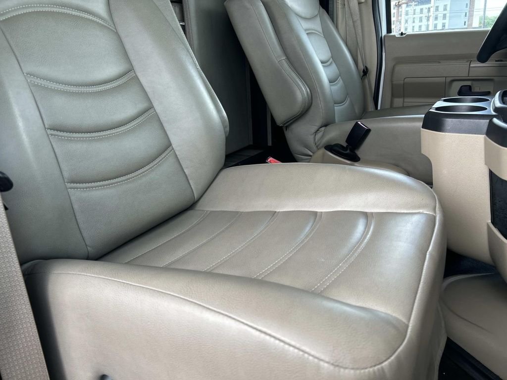 Used 2025 Oxford White Ford Base image 15