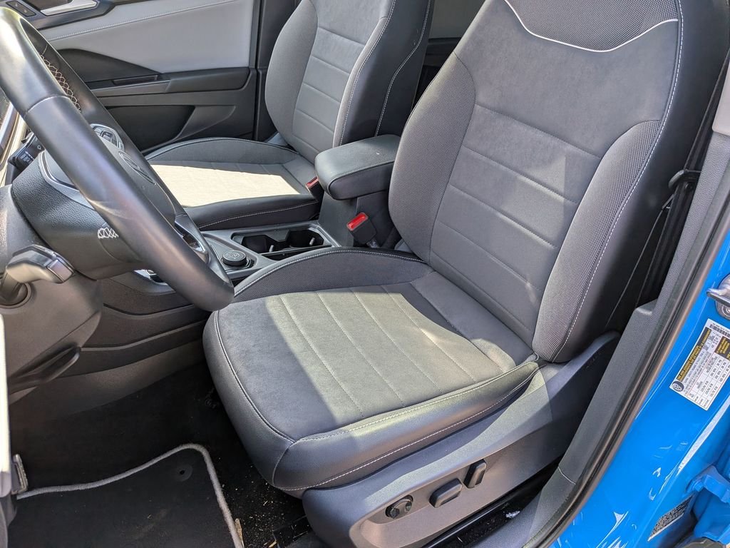 Certified Used 2023 Blue Volkswagen 1.5T SE image 13