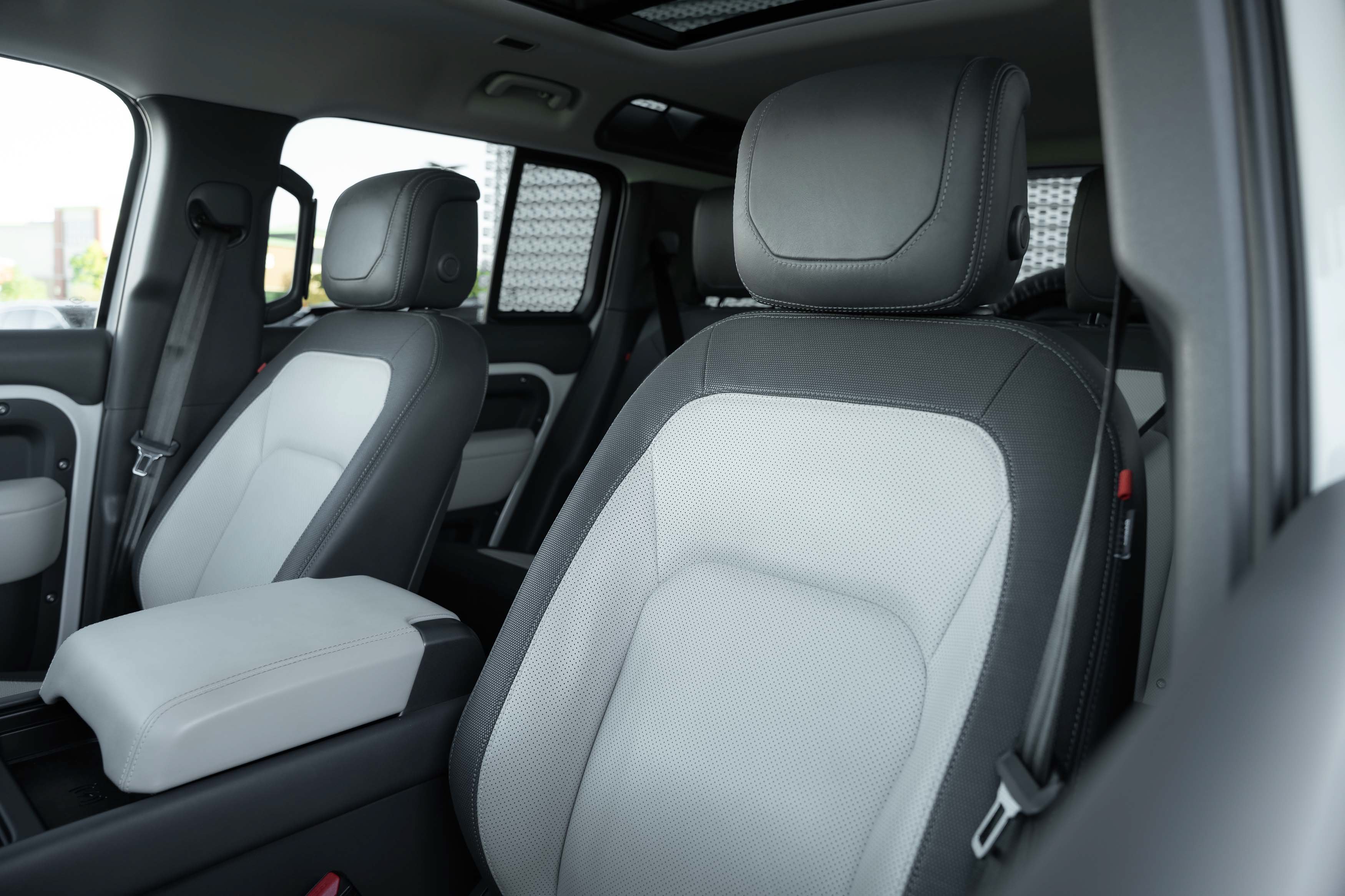 Used 2023 Fuji White Land Rover X-Dynamic SE image 20
