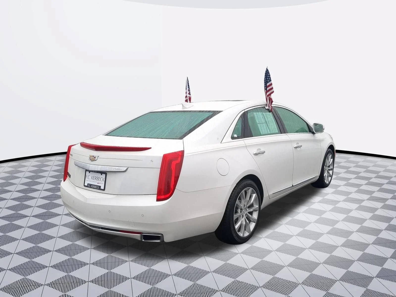 Used 2016 Crystal White Tricoat Cadillac Luxury Collection image 7