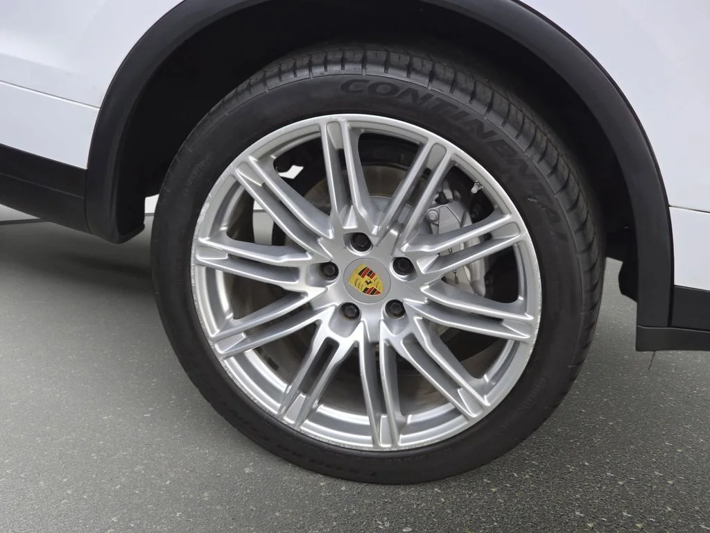 Used 2017  Porsche S image 35
