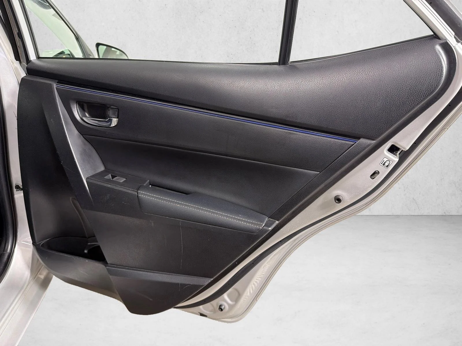 Used 2019 Classic Silver Metallic Toyota SE image 16