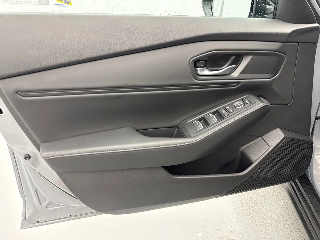 Used 2025  Honda Sport image 18