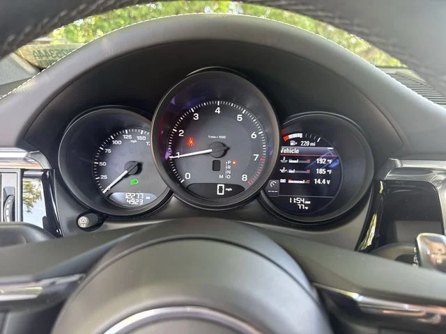 Used 2025  Porsche Base image 19